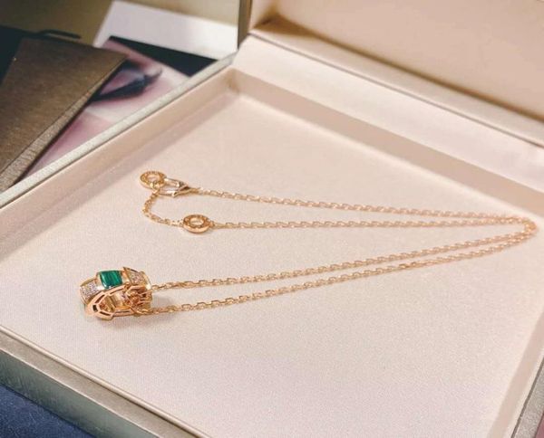 100% silver 1:1 red and black agate bone necklace female gray shell diamond pendant 18k rose gold color ladies party gift2609757
100% silver 1:1 red and black agate bone necklace female gray shell diamond pendant 18k rose gold color ladies party gift2609757
