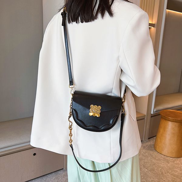evening bags 2023 niche female bag simple casual fashion crossbody korean version saddle beautiful elegant shoulder 230713
evening bags 2023 niche female bag simple casual fashion crossbody korean version saddle beautiful elegant shoulder 230713