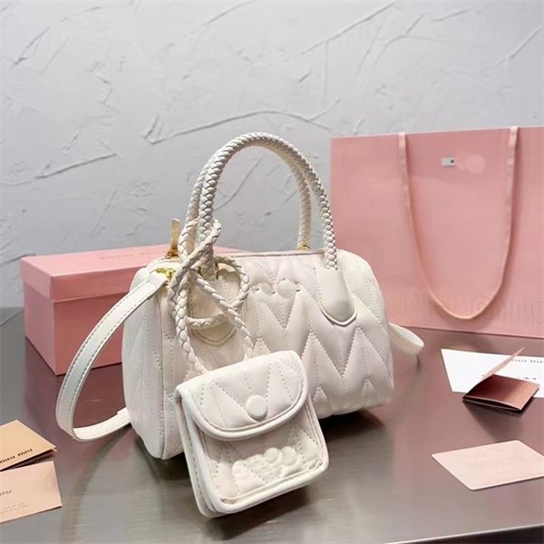 2023 designer bag shoulder bag luxury handbag channel chain classic mini square flap bag womens check velor thread genuine leather wallet do
2023 designer bag shoulder bag luxury handbag channel chain classic mini square flap bag womens check velor thread genuine leather wallet do