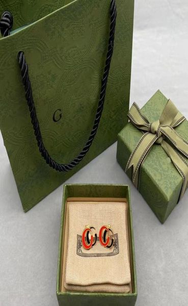 2021 new fashion simple twocolor paint letter earrings ladies brass material with box1237788, Golden;silver
2021 new fashion simple twocolor paint letter earrings ladies brass material with box1237788, Golden;silver