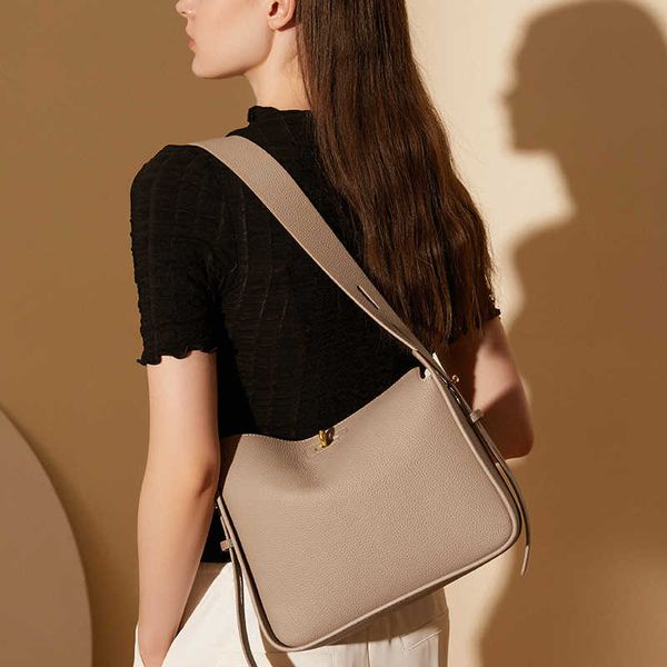 small and luxurious women's bags high-end feel tote bags small and design bags large capacity bags for women underarm bags
small and luxurious women's bags high-end feel tote bags small and design bags large capacity bags for women underarm bags