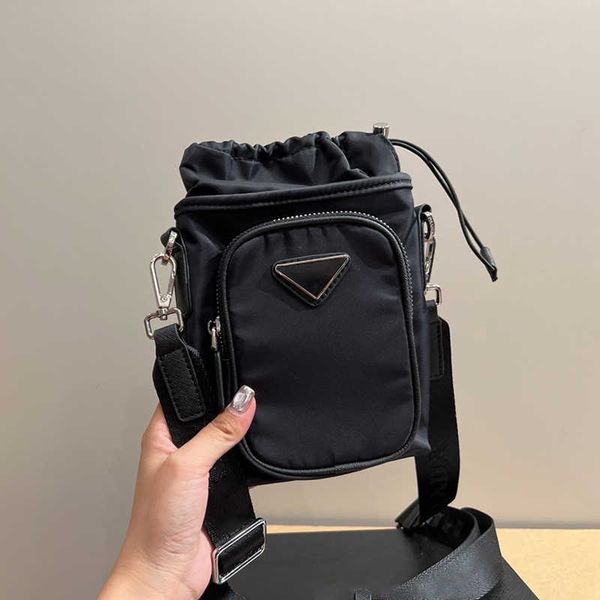 cross body bag designer bag mens crossbody bags classic nylon mini handbag women luxury phone messenger bags handbags designers 230713
cross body bag designer bag mens crossbody bags classic nylon mini handbag women luxury phone messenger bags handbags designers 230713