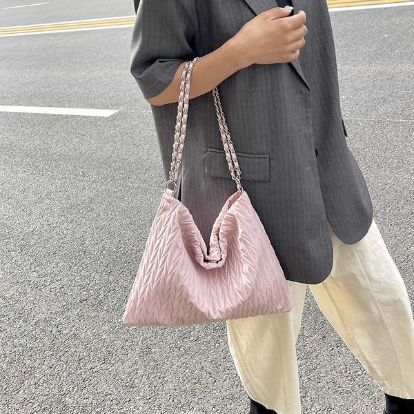 niche new pleated chain large capacity underarm bag for women's simple and fashionable tote bag high-end shoulder bag
niche new pleated chain large capacity underarm bag for women's simple and fashionable tote bag high-end shoulder bag