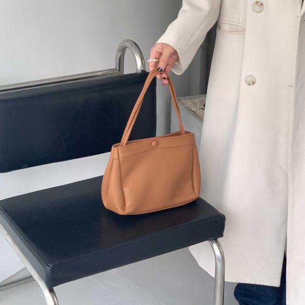new version small crowd temperament armpit bag tote bag commuter briefcase simple shoulder bag
new version small crowd temperament armpit bag tote bag commuter briefcase simple shoulder bag
