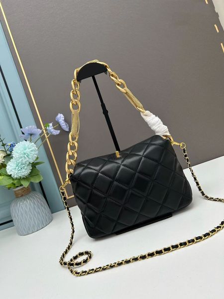 9a fashion bag luxury designer women's totes c letter chain black bag classic retro underarm bag large handbag size 25 x 15 x 9.5cm
9a fashion bag luxury designer women's totes c letter chain black bag classic retro underarm bag large handbag size 25 x 15 x 9.5cm