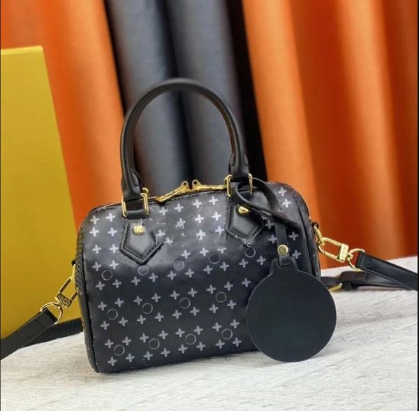speedy 20 fashion designer tote bag men and women classic embossed vintage leather shoulder bag mini portable cross body bag solid color cyl
speedy 20 fashion designer tote bag men and women classic embossed vintage leather shoulder bag mini portable cross body bag solid color cyl