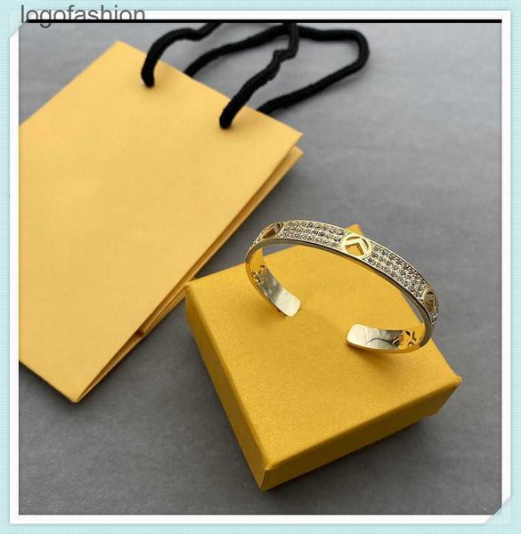 fashion designers bracelet for men women casual party gifts womens luxury designer love gold bracelets mens bracelets wedding jewelry box, Black
fashion designers bracelet for men women casual party gifts womens luxury designer love gold bracelets mens bracelets wedding jewelry box, Black