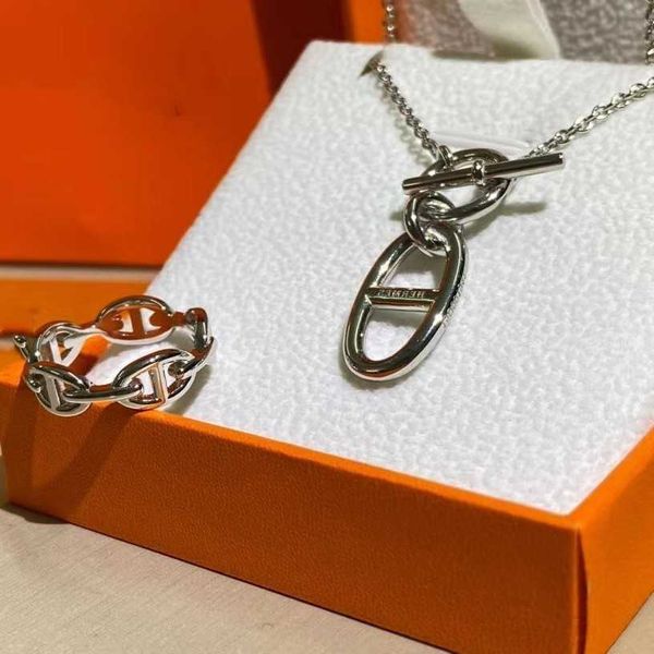 light luxury h pig nose necklace women's sweater chain bone chain autumn and winter s925 sterling silver ot buckle non fading ins
light luxury h pig nose necklace women's sweater chain bone chain autumn and winter s925 sterling silver ot buckle non fading ins