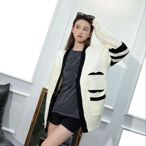 parisian designer fashion women sweater v-neck wool c letter embroidered button cardigan luxurious warm comfort, White;black
parisian designer fashion women sweater v-neck wool c letter embroidered button cardigan luxurious warm comfort, White;black