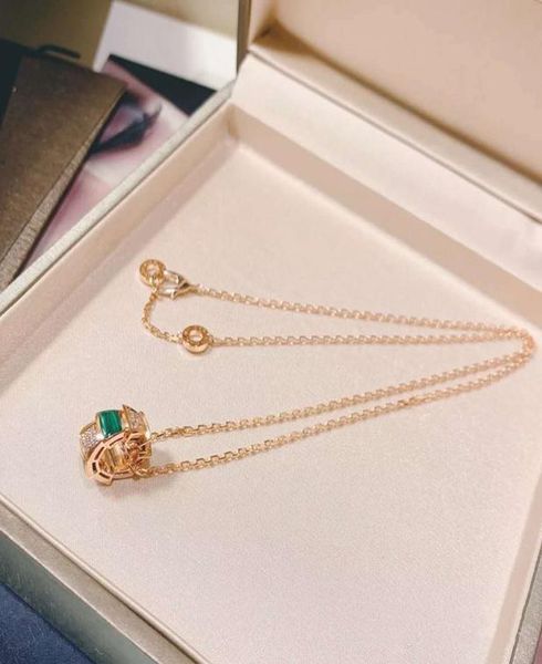 100% silver 1:1 red and black agate bone necklace female gray shell diamond pendant 18k rose gold color ladies party gift7918581
100% silver 1:1 red and black agate bone necklace female gray shell diamond pendant 18k rose gold color ladies party gift7918581