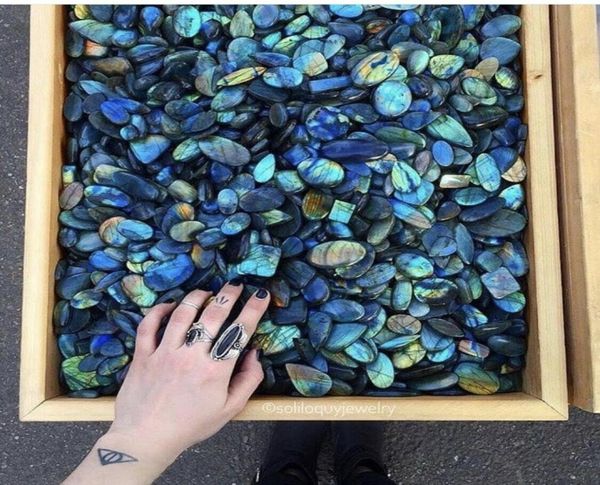 20 pcs random natural colorful labradorite quartz crystal polish pendant healing8531317, Black
20 pcs random natural colorful labradorite quartz crystal polish pendant healing8531317, Black