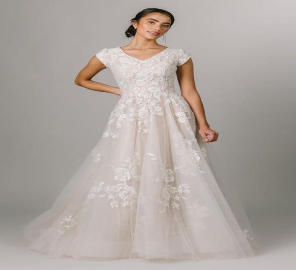 2022 new ivory champagne aline modest wedding dresses gowns cap sleeves v neck lace appliquies buttons back women formal bridal g1991584, White
2022 new ivory champagne aline modest wedding dresses gowns cap sleeves v neck lace appliquies buttons back women formal bridal g1991584, White