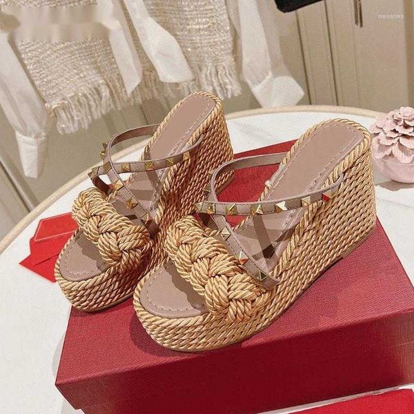 slippers 2023 summer brand wedge 10cm high heel straw woven shoes rome sandalias, Black
slippers 2023 summer brand wedge 10cm high heel straw woven shoes rome sandalias, Black