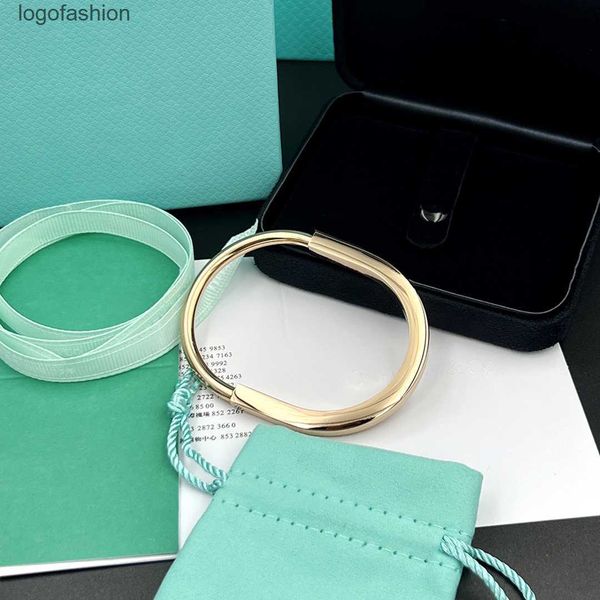 luxurys designer men and women charm bracelet half diamond lock with brick bracelet micro-set shiny personality design sense bracelets casua, Golden;silver
luxurys designer men and women charm bracelet half diamond lock with brick bracelet micro-set shiny personality design sense bracelets casua, Golden;silver