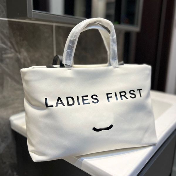 calfskin leather two-tone jumbo women designer shopping bag printed letters large capacity quilted tote shoulder handbag outdoor luxury purs
calfskin leather two-tone jumbo women designer shopping bag printed letters large capacity quilted tote shoulder handbag outdoor luxury purs