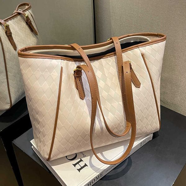 leisure commuter large capacity bag women's summer simple and versatile tote bag small fashion handheld shoulder bag
leisure commuter large capacity bag women's summer simple and versatile tote bag small fashion handheld shoulder bag