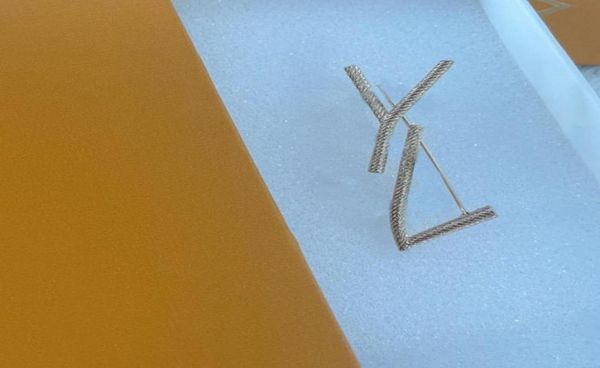 fashion retro women pins pearl brooches luxurys designers letter gold brooch pin for suit dress brooches for party gift wedding d29812630, Gray
fashion retro women pins pearl brooches luxurys designers letter gold brooch pin for suit dress brooches for party gift wedding d29812630, Gray