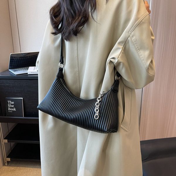 brand designer chain pleated pu women's shoulder bag simple casual crossbody bag metal letter small pillow handbag
brand designer chain pleated pu women's shoulder bag simple casual crossbody bag metal letter small pillow handbag