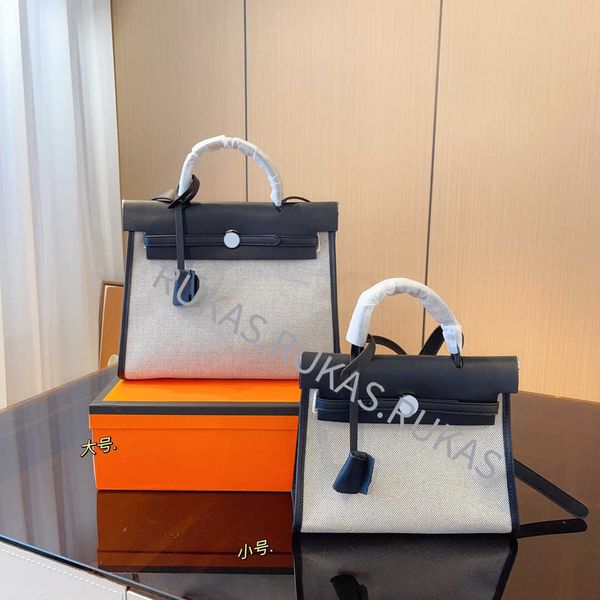 2023 new light luxury handbag fashion trend large capacity shoulder bag leather design shopping bag handheld crossbody bag dual-use
2023 new light luxury handbag fashion trend large capacity shoulder bag leather design shopping bag handheld crossbody bag dual-use