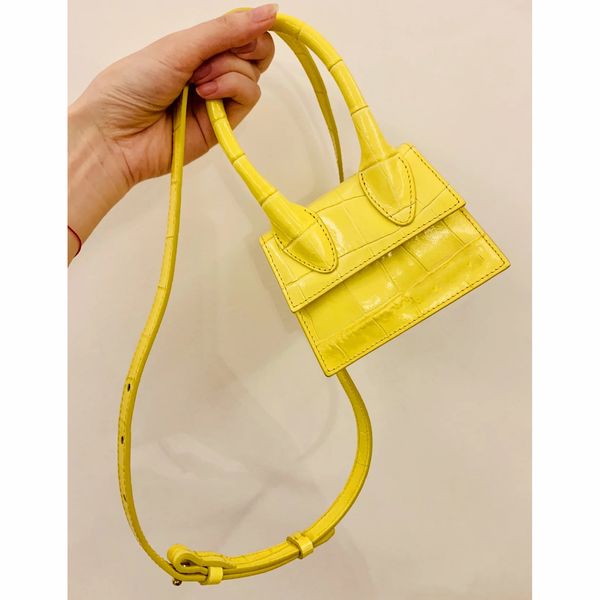 jaeq le chiquito moyen signature shoulder bag croco embossed leather handbag crossbody tote bag long removable strap mini small coin bag
jaeq le chiquito moyen signature shoulder bag croco embossed leather handbag crossbody tote bag long removable strap mini small coin bag