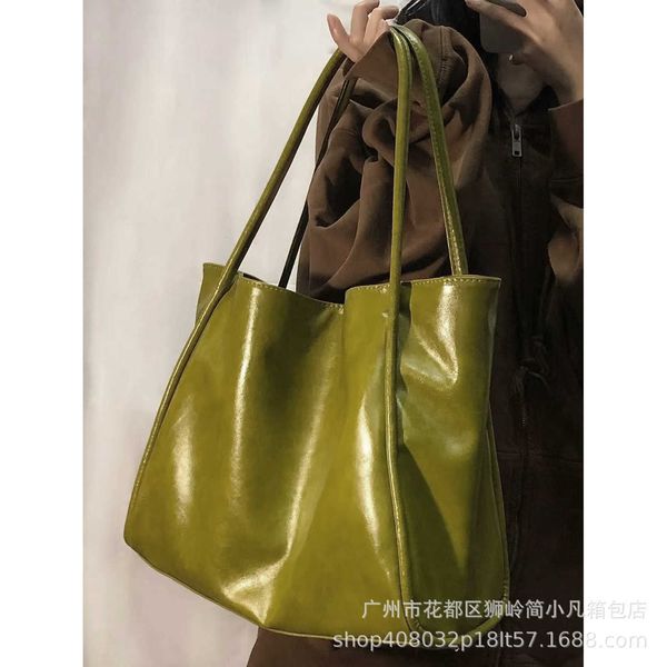 designer tote summer bag women new portable texture large capacity tote bag niche design one shoulder armpit bag commuting casual
designer tote summer bag women new portable texture large capacity tote bag niche design one shoulder armpit bag commuting casual