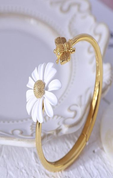 luxury designer jewelry women bracelet white daisy bangle copper with gold plated elegant flower earrings choker jewelry suit fash2289611, Black
luxury designer jewelry women bracelet white daisy bangle copper with gold plated elegant flower earrings choker jewelry suit fash2289611, Black