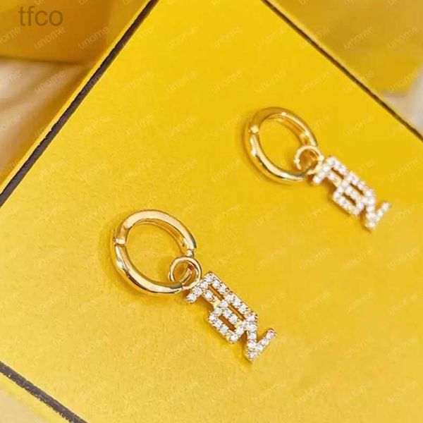 classic designer stud earrings diamond for women men gold earring luxurys designers jewelry heart hoops f letter dangle studs with box nice, Golden;silver
classic designer stud earrings diamond for women men gold earring luxurys designers jewelry heart hoops f letter dangle studs with box nice, Golden;silver