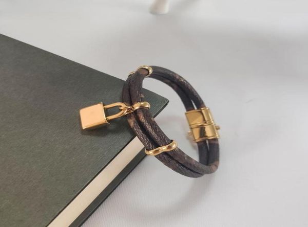 with box luxury jewelry feminine leather designer bracelet with gold heart brand logo on a high end elegant fashion bracelet9978526, Golden;silver
with box luxury jewelry feminine leather designer bracelet with gold heart brand logo on a high end elegant fashion bracelet9978526, Golden;silver