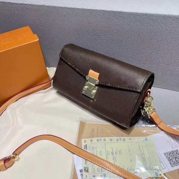 luxury designer shoulder bag messenger bags pu leather fashion embossed plaid women casual crossbody bag clutch purse high-quality
luxury designer shoulder bag messenger bags pu leather fashion embossed plaid women casual crossbody bag clutch purse high-quality