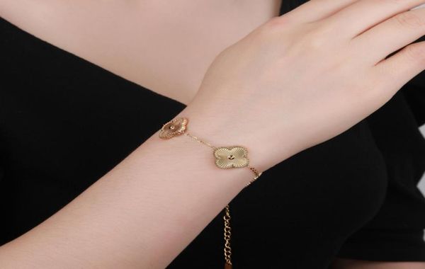 classic ladies jewelry gold clover charm bracelets necklace for gift6333576, Golden;silver
classic ladies jewelry gold clover charm bracelets necklace for gift6333576, Golden;silver