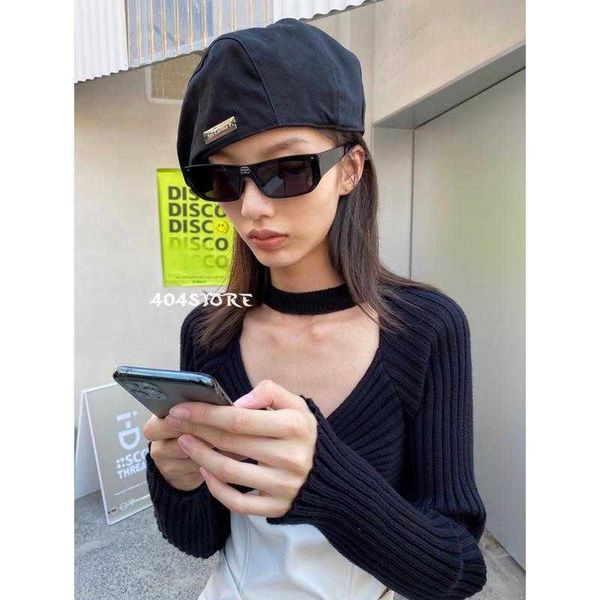 large box shows face small one piece street pgraphy sunglasses letters same sunglasses, White;black
large box shows face small one piece street pgraphy sunglasses letters same sunglasses, White;black