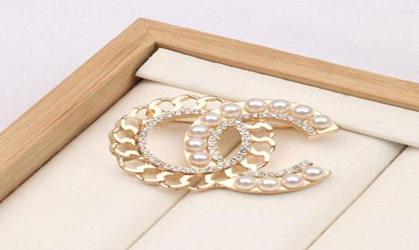 luxury women designer brand letter brooches 18k gold plated inlay crystal rhinestone jewelry brooch charm hollow pearl pin marry w9835926, Gray
luxury women designer brand letter brooches 18k gold plated inlay crystal rhinestone jewelry brooch charm hollow pearl pin marry w9835926, Gray