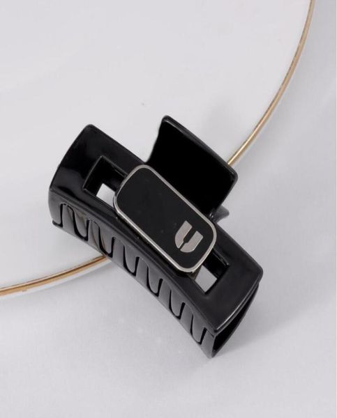 european and american big letter square clamps temperament fashion allmatch acrylic shark hair headwear female fast 5037726, Slivery;golden
european and american big letter square clamps temperament fashion allmatch acrylic shark hair headwear female fast 5037726, Slivery;golden