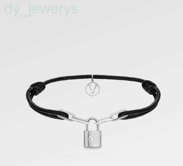 chain bracelets designers jewellery luxury bangle letter v silver lockit bangles for mens fashion womens cjewelers original packaging, Golden;silver
chain bracelets designers jewellery luxury bangle letter v silver lockit bangles for mens fashion womens cjewelers original packaging, Golden;silver