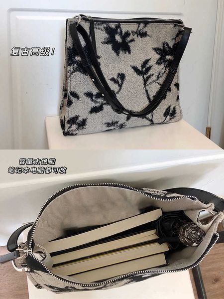 designer bag new niche jacquard canvas bag large capacity bag women's cross arm underarm bag high sense single shoulder tote bag
designer bag new niche jacquard canvas bag large capacity bag women's cross arm underarm bag high sense single shoulder tote bag