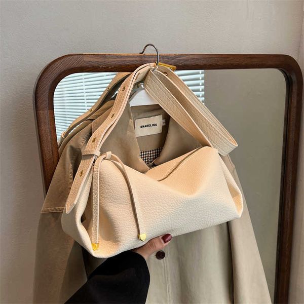 versatile ins large capacity one shoulder bag for women new tote bag for small and luxury crossbody bag for women
versatile ins large capacity one shoulder bag for women new tote bag for small and luxury crossbody bag for women