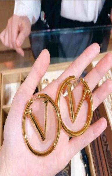 2022 paris jewelry accessories women hoop earrings luxury 18k gold ear studs lady nice christmas gift33463918832058, Golden;silver
2022 paris jewelry accessories women hoop earrings luxury 18k gold ear studs lady nice christmas gift33463918832058, Golden;silver