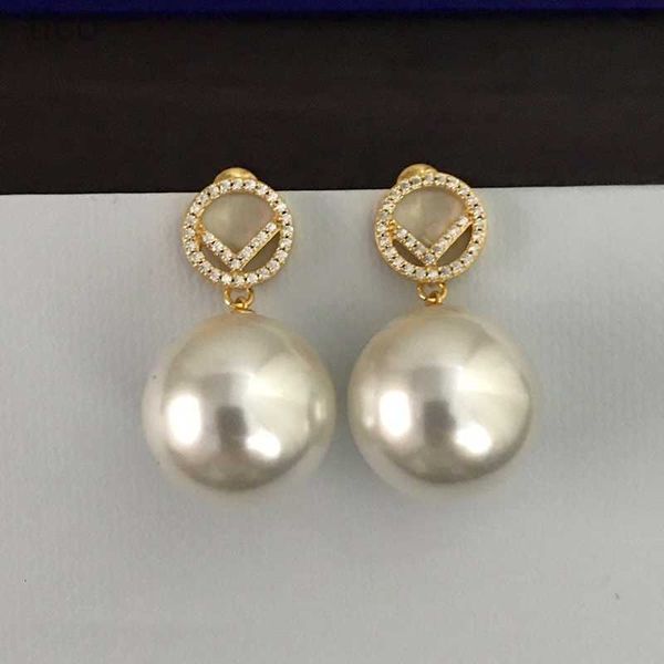 brief women designers stud gold earring diamond pearl earrings ear stud womens designer studs birthday gift letters f 22112106, Golden;silver
brief women designers stud gold earring diamond pearl earrings ear stud womens designer studs birthday gift letters f 22112106, Golden;silver