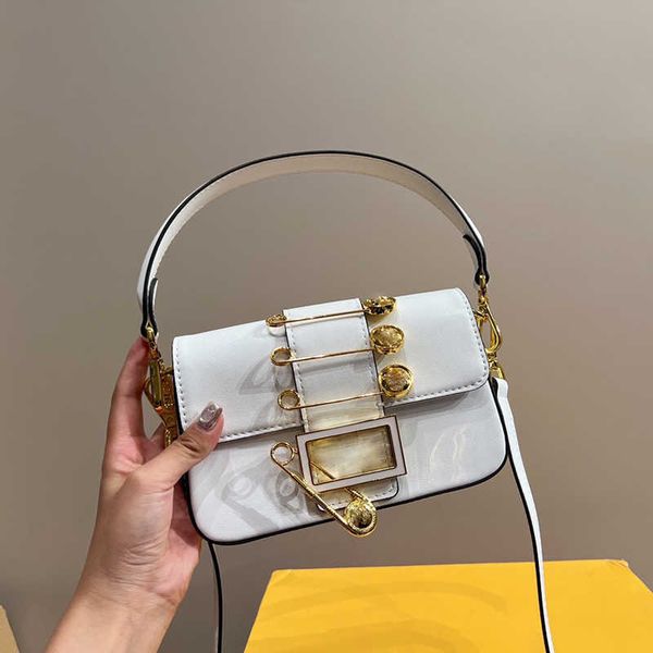 luxury bags mini designer shoulder bag baguette luxurys handbags women classic metal square crossbody bags pink purse 230713
luxury bags mini designer shoulder bag baguette luxurys handbags women classic metal square crossbody bags pink purse 230713
