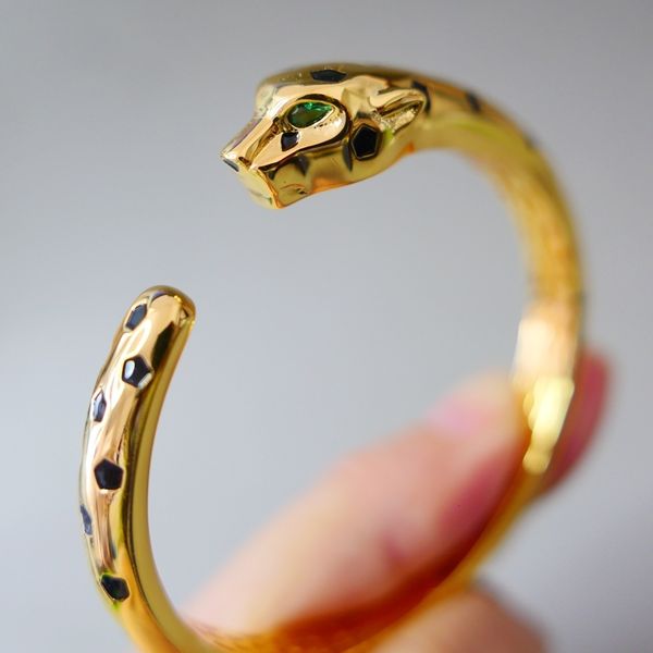 bangle black spots leopard bracelet cubic zirconia stone animal panther cuff bangle for men or women designer copper jewelry 230712
bangle black spots leopard bracelet cubic zirconia stone animal panther cuff bangle for men or women designer copper jewelry 230712