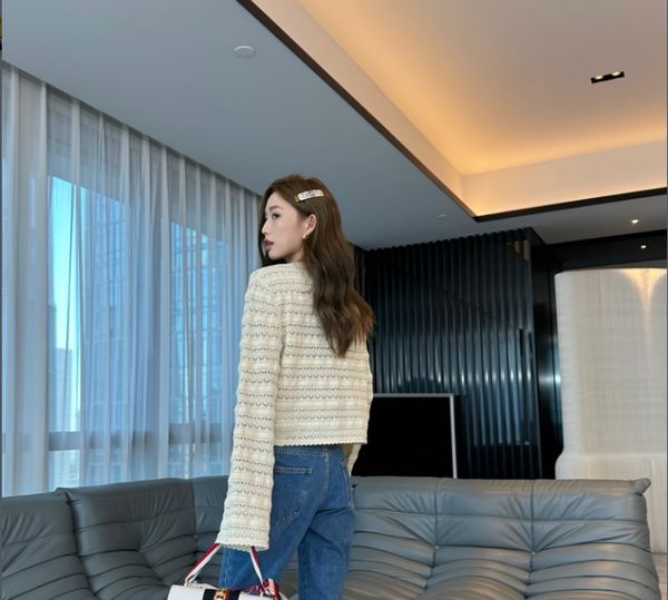 cucc women's sweater knitted cardigan luxury brand designer brand logo knitted blouse new autumn winter women stylish casual little bee, White;black
cucc women's sweater knitted cardigan luxury brand designer brand logo knitted blouse new autumn winter women stylish casual little bee, White;black