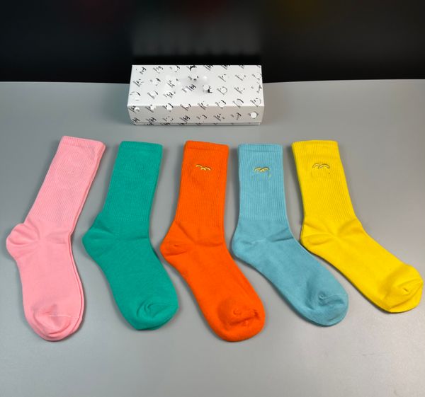 designer men's and women's socks five pairs of stylish sports letter printed socks embroidered pure cotton breathable and box, Black 
designer men's and women's socks five pairs of stylish sports letter printed socks embroidered pure cotton breathable and box, Black