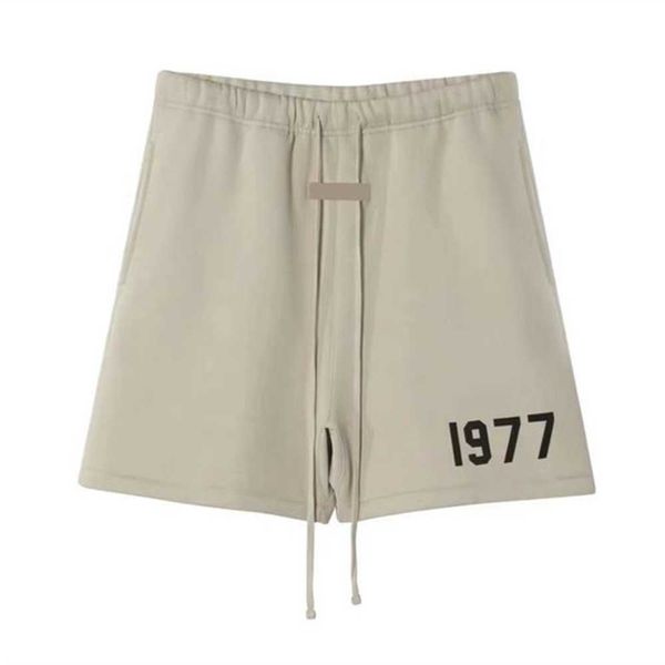 new american brand reflective shorts men's quarters high street loose summer size s-xl n70q, White;black
new american brand reflective shorts men's quarters high street loose summer size s-xl n70q, White;black