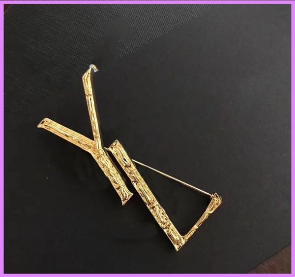 2021 bamboo brooch gold women brooch luxury designer jewelry with letters casual mens for gifts business ladies party7165898, Gray
2021 bamboo brooch gold women brooch luxury designer jewelry with letters casual mens for gifts business ladies party7165898, Gray