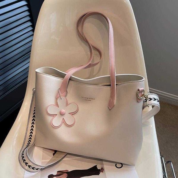 simple and cute large capacity bag for women's summer new niche design tote bag casual versatile shoulder bag
simple and cute large capacity bag for women's summer new niche design tote bag casual versatile shoulder bag