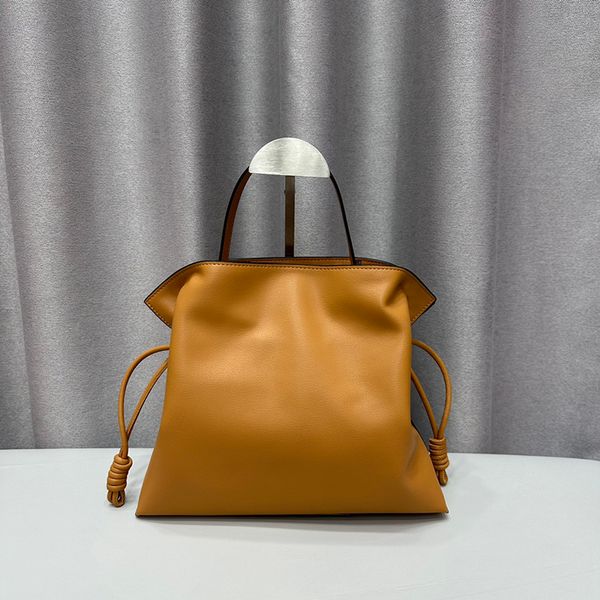 new clutch bag string tote bag designer beach bag underarm bag women handbag cowhide handle purse knot shoulder bags golden hardware suede l
new clutch bag string tote bag designer beach bag underarm bag women handbag cowhide handle purse knot shoulder bags golden hardware suede l