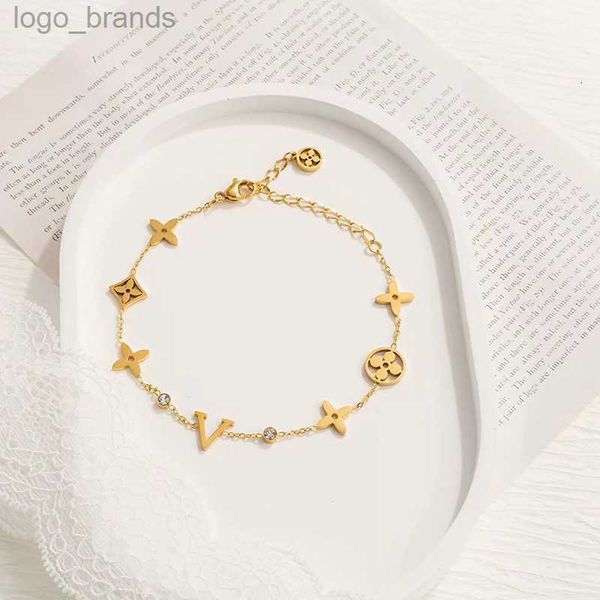 luxury bracelets designer for women chain bracelet designer elegant gold and silver bracelet fashion womens letter pendant clover wedding sp, Golden;silver
luxury bracelets designer for women chain bracelet designer elegant gold and silver bracelet fashion womens letter pendant clover wedding sp, Golden;silver