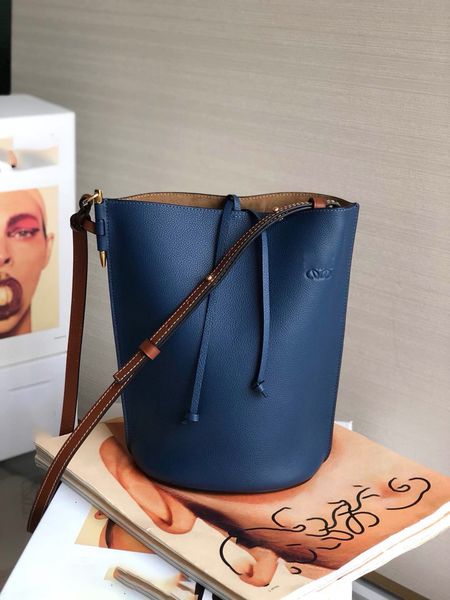loewy designer bag bucket bag with drawstring and metal logo trim hand-held cross-body bag
loewy designer bag bucket bag with drawstring and metal logo trim hand-held cross-body bag