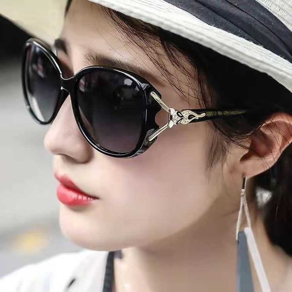 women's sunglasses polarizer women's anti ultraviolet fox head sunshade sunglasses, White;black
women's sunglasses polarizer women's anti ultraviolet fox head sunshade sunglasses, White;black