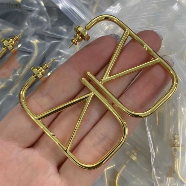 2023-pearl earrings retro gold earring women new designer jewelry letters ladies ear studs luxurys earing nice1, Golden;silver
2023-pearl earrings retro gold earring women new designer jewelry letters ladies ear studs luxurys earing nice1, Golden;silver